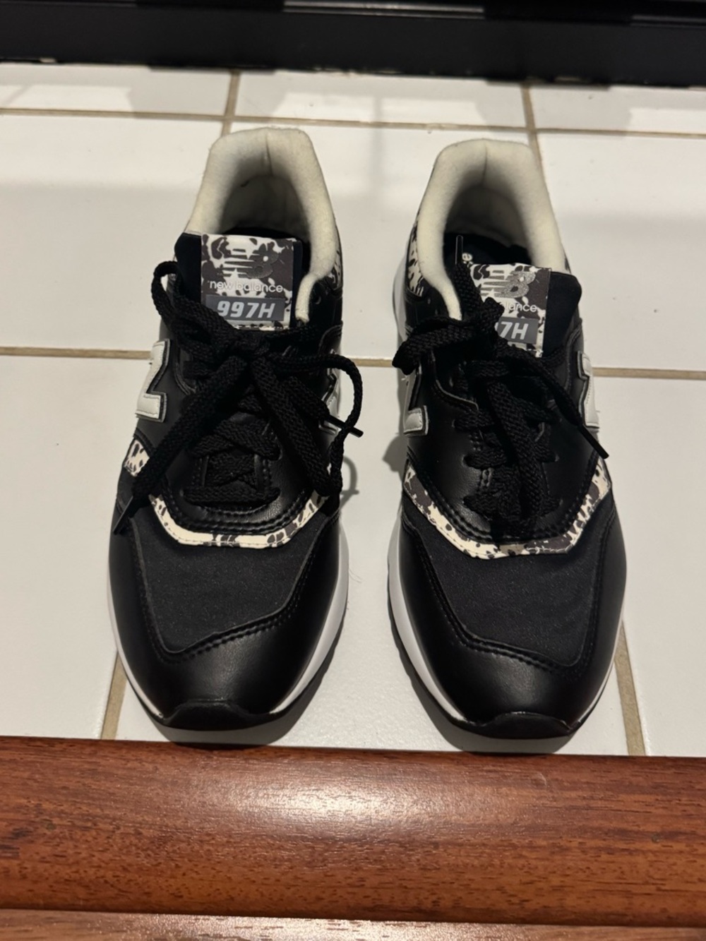 New Balance 997H Women’s Sneakers with Cow Print Black/White Trim size 7.5 - Picture 2 of 7